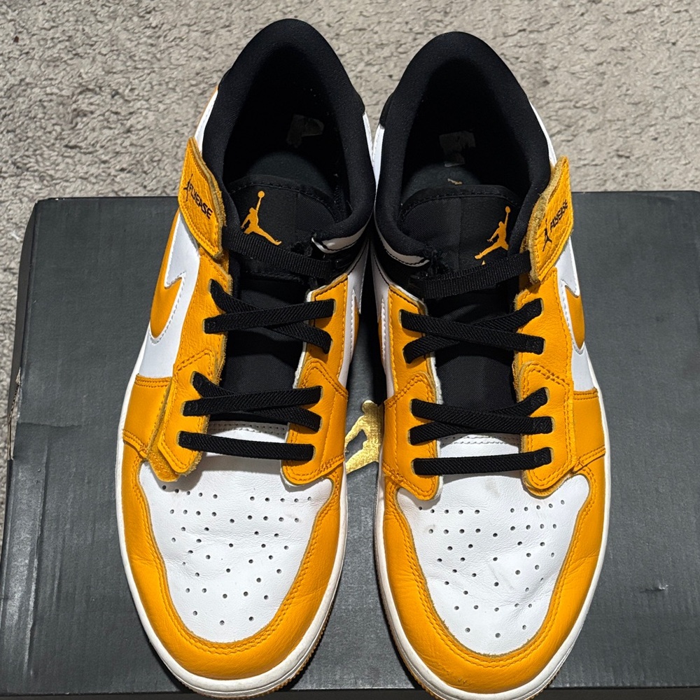 Jordan 1 Low Flyease